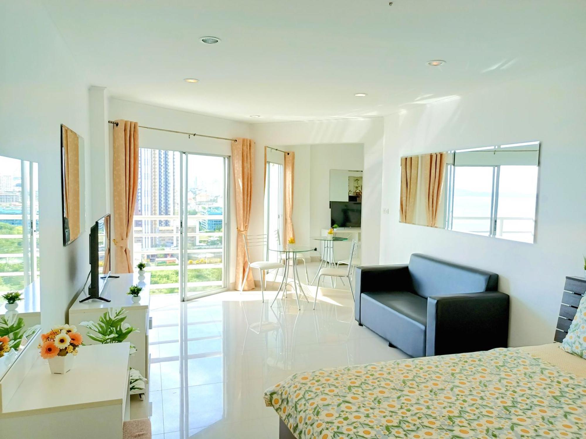 Sea View Beachfront Condos Pattaya Csomtien-part Kültér fotó