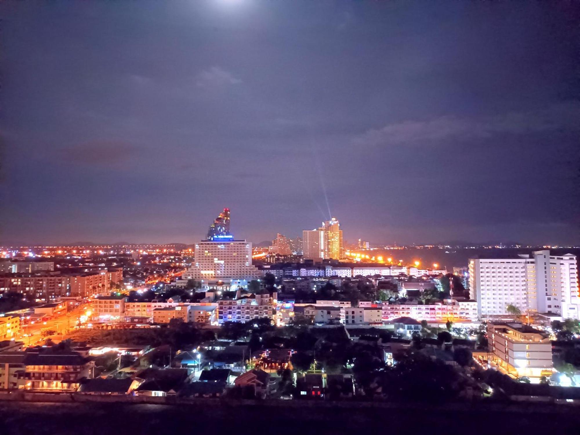 Sea View Beachfront Condos Pattaya Csomtien-part Kültér fotó